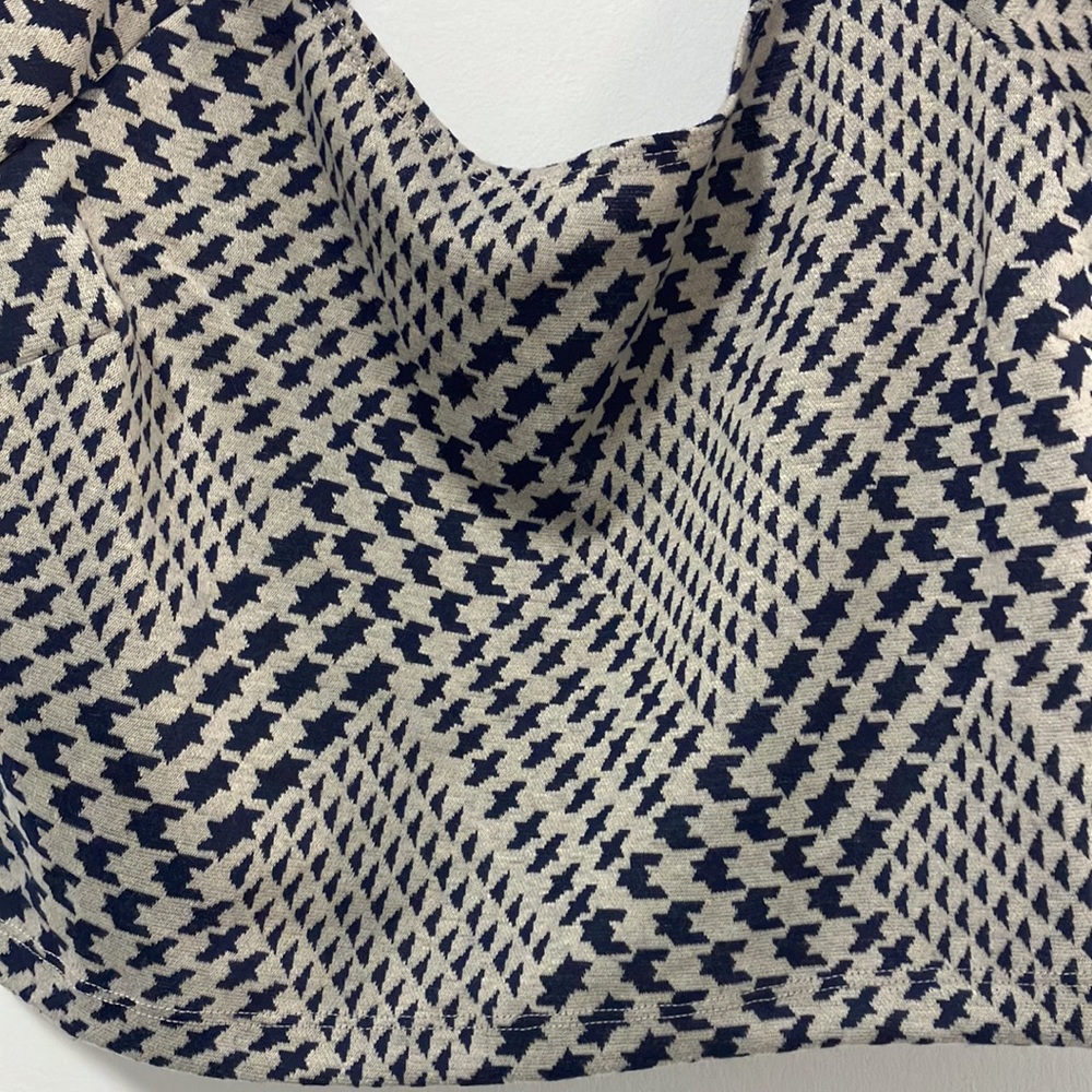 Patterned Crop Top - Picture 2 of 7